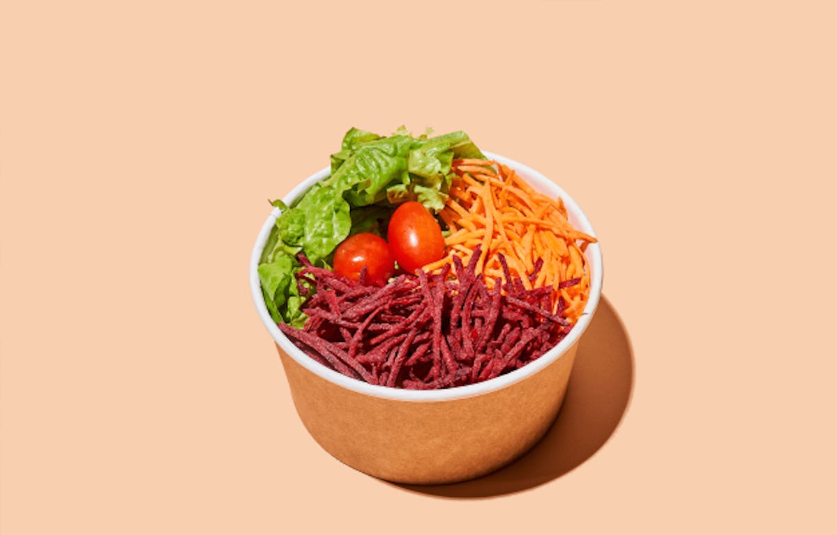 Bowl de salada low carb com vegetais frescos: alimentação natural anti-inflamatória